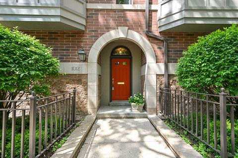 Photo of 1012 E Lyon St, Milwaukee, WI 53202 (MLS # 1921914)