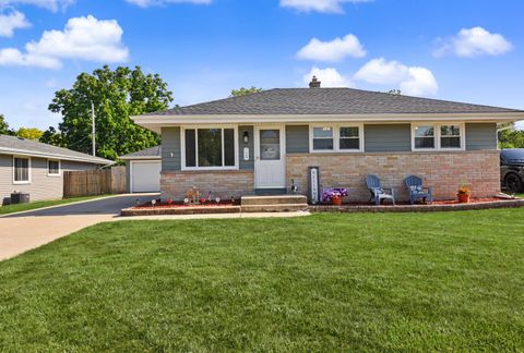 Photo of 729 Clark Ave, South Milwaukee, WI 53172 (MLS # 1970591)