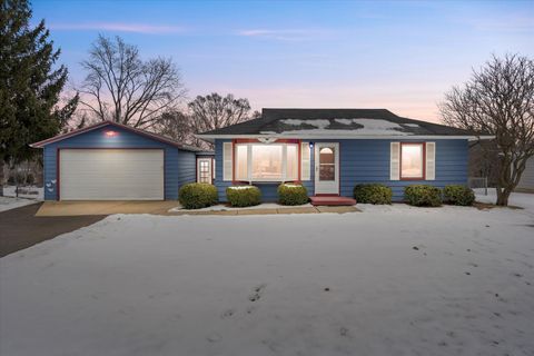 Photo of W262S3212 Ridge Rd, Waukesha, WI 53189 (MLS # 1950027)