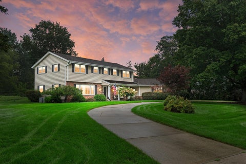 Photo of 16040 Siesta Ln, Brookfield, WI 53005 (MLS # 1981608)