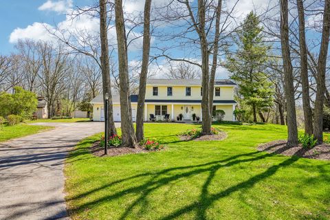 Photo of S74W32610 Twin Oaks Ct, Mukwonago, WI 53149 (MLS # 1959296)