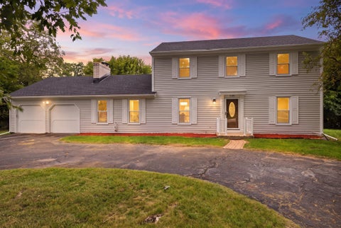 Photo of 21195 Bramblewood Trl, Brookfield, WI 53045 (MLS # 1980943)