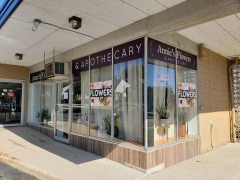 Photo of 8822 W Lincoln Ave, West Allis, WI 53227 (MLS # 1977567)