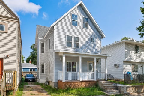 Photo of 909 Vine St, La Crosse, WI 54601 (MLS # 1979771)