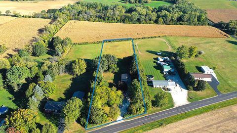 Photo of W1758 Spring Prairie Rd, Spring Prairie, WI 53105 (MLS # 1949043)