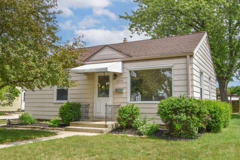 Photo of 6639 W Bennett Ave, Milwaukee, WI 53219 (MLS # 1968284)