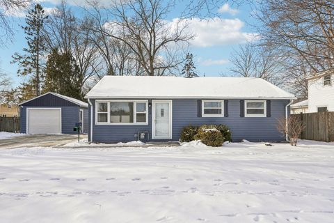Photo of 909 8th Ave, Grafton, WI 53024 (MLS # 1948256)