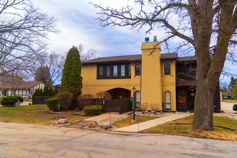 Photo of 5266 S Somerset Ln, Greenfield, WI 53221 (MLS # 1955582)