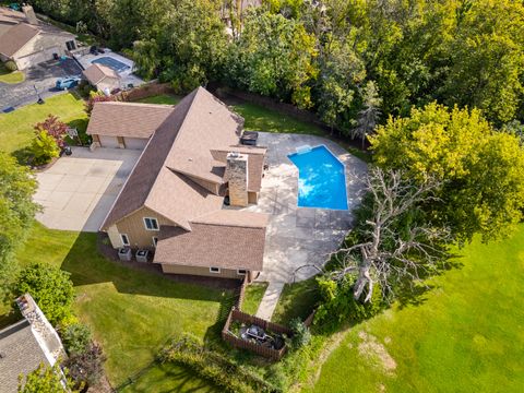 Photo of W162N8224 Tamarack Ct, Menomonee Falls, WI 53051 (MLS # 1934114)