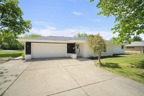 Photo of 8001 W Whitaker Ave, Greenfield, WI 53220 (MLS # 1964320)