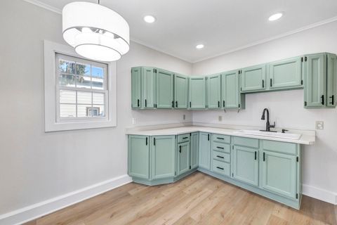 Photo of 1306 New York Ave, Manitowoc, WI 54220 (MLS # 1947893)