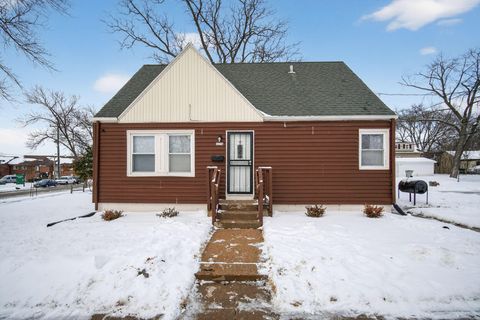 Photo of 4216 W Sheridan Ave, Milwaukee, WI 53209 (MLS # 1948175)