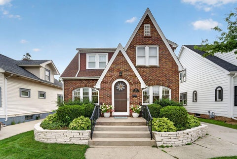 Photo of 933 Lathrop Ave, Racine, WI 53405 (MLS # 1983879)