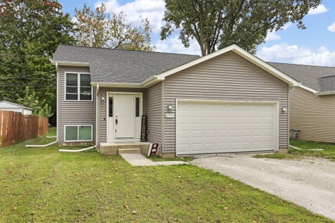 Photo of 6535 247th Ave, Paddock Lake, WI 53168 (MLS # 1984367)