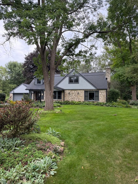 Photo of 2520 Thornapple Ln, Brookfield, WI 53005 (MLS # 1982915)