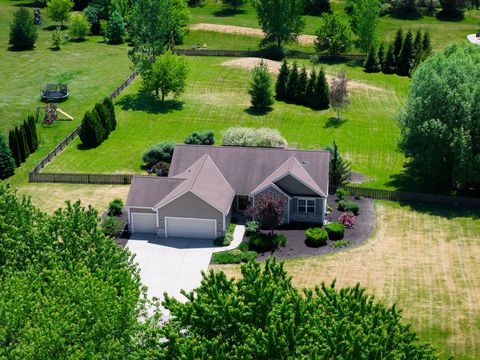 Photo of 543 Camarosa Ct, Jackson, WI 53012 (MLS # 1966382)