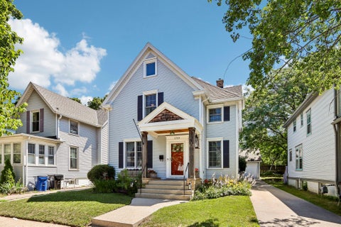 Photo of 1719 Park Ave, Racine, WI 53403 (MLS # 1971986)