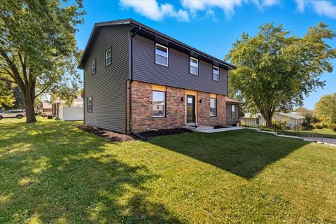 Photo of 5801 W Allwood Dr, Franklin, WI 53132 (MLS # 1942688)