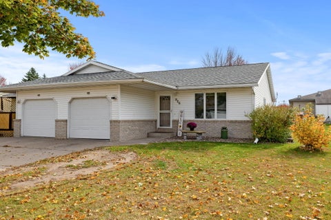Photo of 926 Bethanne Pl, Onalaska, WI 54650 (MLS # 1986354)