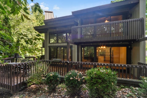Photo of 840 Woodland Ct, Fontana, WI 53125 (MLS # 1983092)