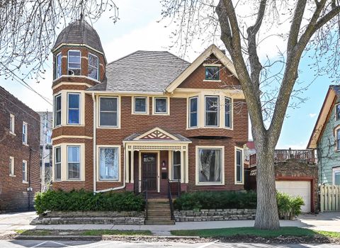 Photo of 1615 E Kane Pl, Milwaukee, WI 53202 (MLS # 1959067)