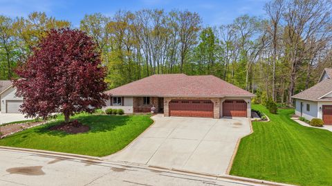 Photo of 1616 Sandstone Ln, Howards Grove, WI 53083 (MLS # 1963314)