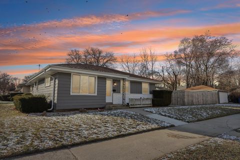 Photo of 5103 Kinzie Ave, Racine, WI 53406 (MLS # 1947444)