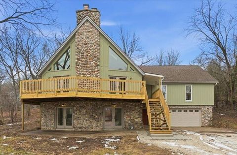 Photo of N65W30990 Beaver Lake Rd, Merton, WI 53029 (MLS # 1947402)