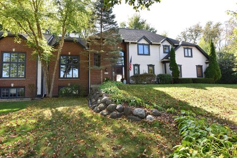 Photo of 19125 HiView Dr, Brookfield, WI 53045 (MLS # 1938013)