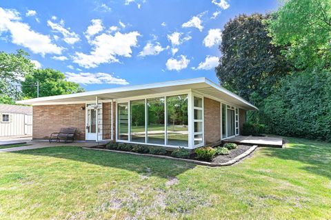 Photo of 2700 S Root River Pkwy, West Allis, WI 53227 (MLS # 1965058)