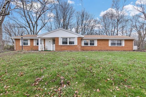 Photo of 525 Catskill Rd, Brookfield, WI 53186 (MLS # 1955801)