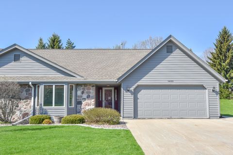 Photo of 1400 Hidden Fields Dr, West Bend, WI 53095 (MLS # 1959403)
