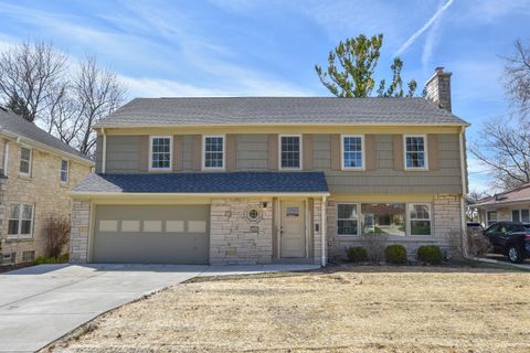 Photo of 2545 N Swan Blvd, Wauwatosa, WI 53226 (MLS # 1957797)