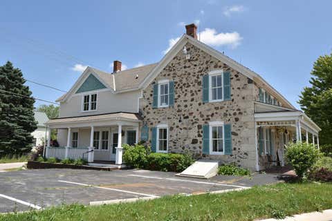 Photo of 2088 Washington Ave, Cedarburg, WI 53012 (MLS # 1959113)