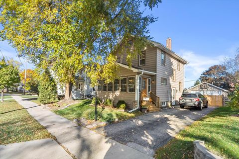 Photo of 953 Genesee St, Waukesha, WI 53186 (MLS # 1941272)