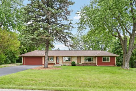 Photo of 1010 Rolling Green Dr, Brookfield, WI 53186 (MLS # 1964570)