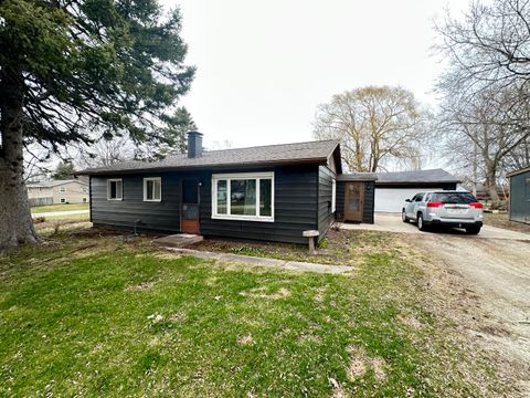 Photo of 10634 S Chicago Rd, Oak Creek, WI 53154 (MLS # 1913033)