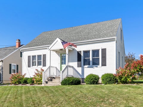 Photo of 1814 S 9th St, Manitowoc, WI 54220 (MLS # 1982108)