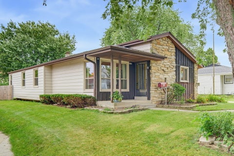 Photo of 5856 S New York Ave, Cudahy, WI 53110 (MLS # 1980017)