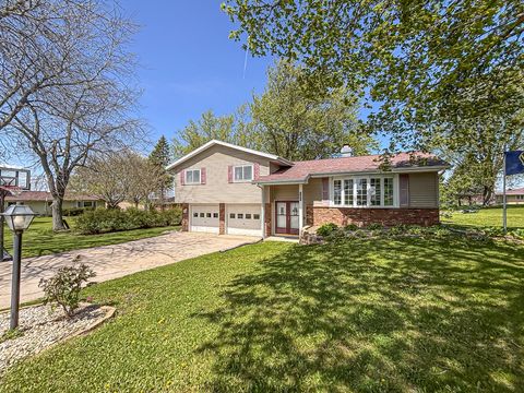 Photo of 797 Circle Dr, Hustisford, WI 53034 (MLS # 1961158)
