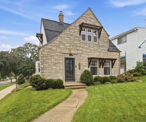 Photo of 4535 S Griffin Ave, Milwaukee, WI 53207 (MLS # 1981160)