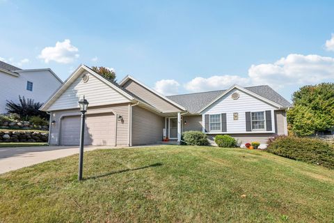 2708 Fox Hill Dr, Waukesha, WI 53189 - #: 1933403