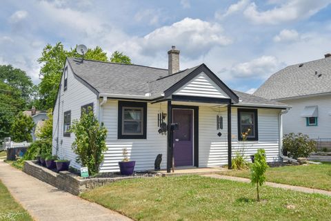 Photo of 152 Wilson Ave, Waukesha, WI 53186 (MLS # 1972221)