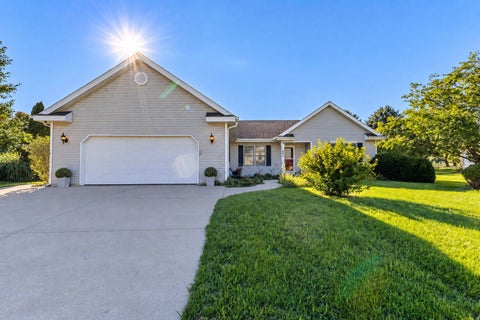 Photo of 804 Jamesway Dr, Watertown, WI 53098 (MLS # 1982455)