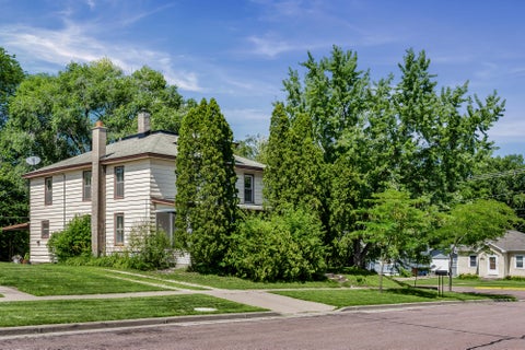 Photo of 319 Locust St, Onalaska, WI 54650 (MLS # 1970907)