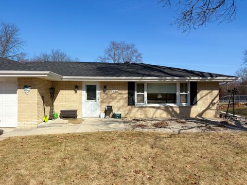 Photo of 2532 S Seymour Pl, West Allis, WI 53227 (MLS # 1952383)