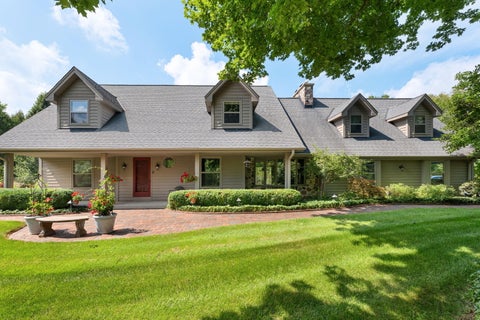 Photo of 2225 Edgewood Dr, Grafton, WI 53024 (MLS # 1979059)
