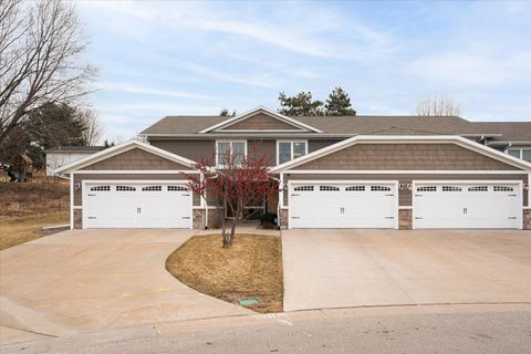 Photo of 450 Coronado Cir, Onalaska, WI 54650 (MLS # 1939410)