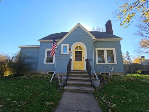 Photo of 617 Pine St, Sparta, WI 54656 (MLS # 1941871)