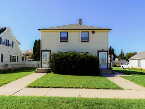 Photo of 265 S Pine St, Burlington, WI 53105 (MLS # 1983503)